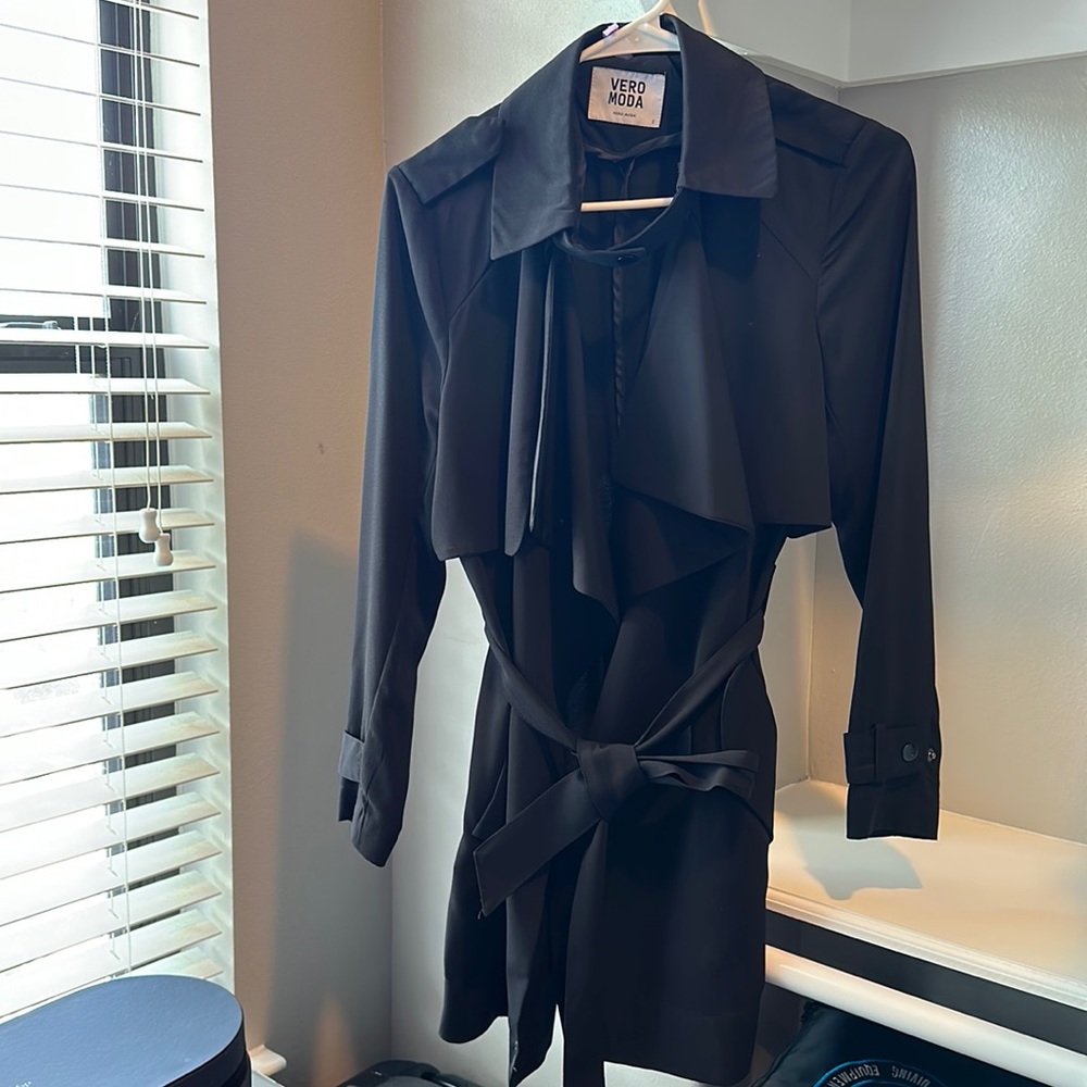 Vero Moda Light Trench Coat in Black